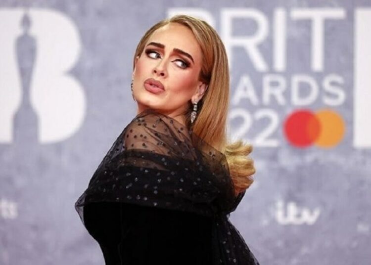 Adele pun Menangis, Bantu Gender Reveal Fans di Tengah Konser