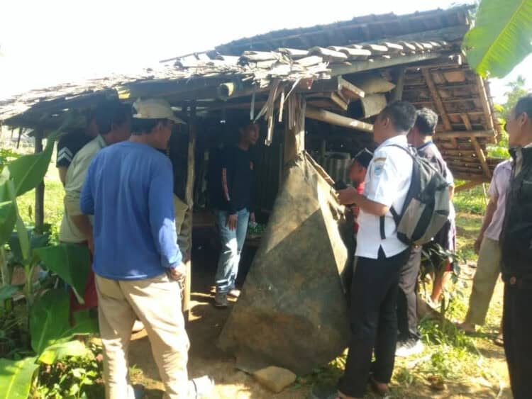 Lokasi temuan bayi, yang menghebohkan warga Desa Curug Lemo, Kecamatan Mandalawangi, Kabupaten Pandeglang, Rabu (6/9/2023). (FAHRIE/SATELITNEWS COM)