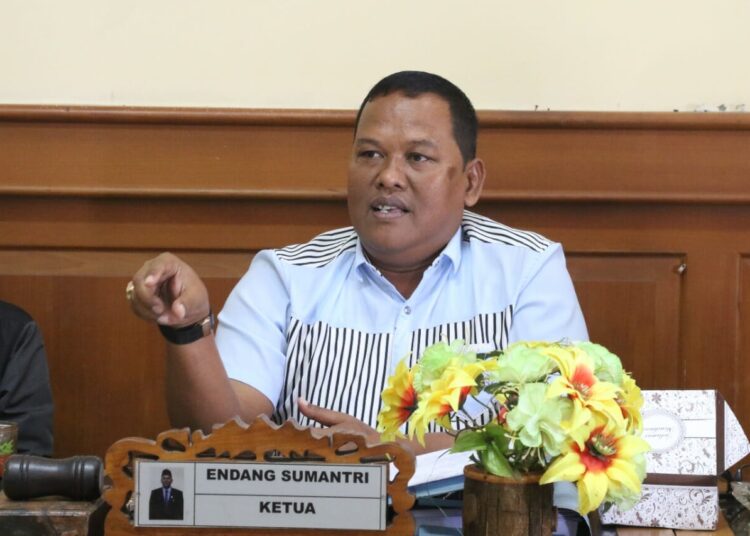 Ketua Komisi I DPRD Pandeglang, Endang Sumantri. (ISTIMEWA)