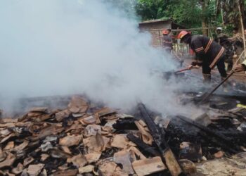 HANGUS TERBAKAR - Sebuah rumah, di Desa Citalahab, Kecamatan Banjar, Kabupaten Pandeglang, hangus terbakar, Selasa (19/9/2023). (ISTIMEWA)