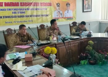 Pj Sekda Kabupaten Serang, Nanang Supriatna, memimpin rapat koordinasi tim pengendali inflasi daerah. (ISTIMEWA)