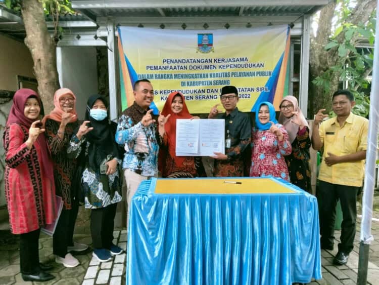 Dinas Kependudukan dan Pencatatan Sipil (Disdukcapil) Kabupaten Serang, terus berinovasi guna meningkatkan capaian dan mempermudah pembuatan administrasi kependudukan atau adminduk yakni, pembuatan akta kelahiran dan kartu identitas anak atau KIA. (ISTIMEWA)
