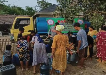 Eks Napiter gelar Baksos bantu pengadaan air bersih, disalurkan ke warga terdampak kemarau panjang, Senin (9/10/2023). (ISTIMEWA)