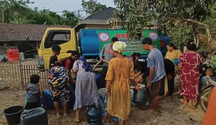 Eks Napiter gelar Baksos bantu pengadaan air bersih, disalurkan ke warga terdampak kemarau panjang, Senin (9/10/2023). (ISTIMEWA)