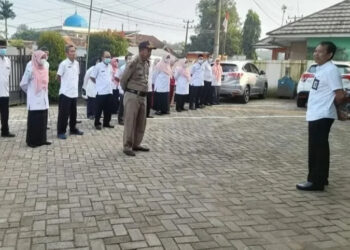 Kepala BKPSDM Kabupaten Pandeglang, M. Amri, pimpin apel pagi di lingkungan instansinya, (ISTIMEWA)