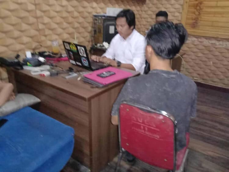 Tersangka pengedar sabu, dibekuk tim Satresnarkoba Polres Serang. (ISTIMEWA)