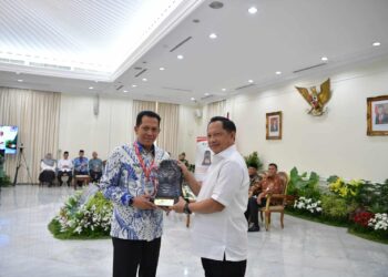 Lindungi 86 Ribu Pekerja Rentan, Pemkab Tangerang Terima Penghargaan Paritrana Award