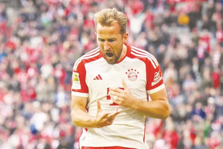 Harry Kane Cetak Gol Dari Tengah Lapangan