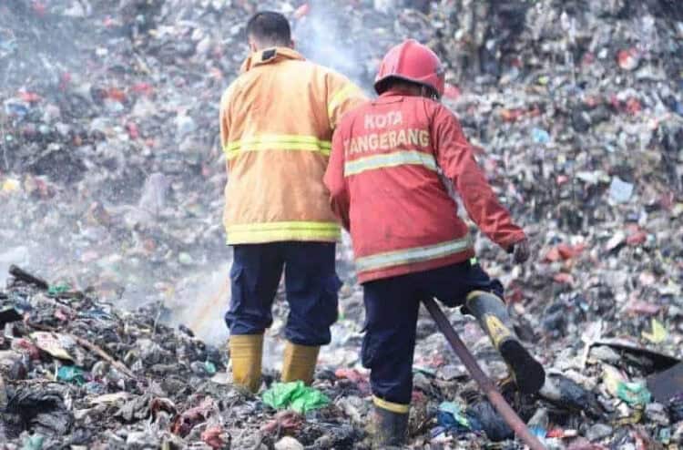 Kebakaran TPA Rawa Kucing Makin Terkendali, Jalan Iskandar Muda Dibuka Secara Terbatas