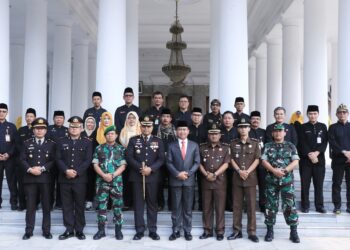 Jajaran pejabat Forkopimda Kabupaten Serang, berfoto bersama, usai memperingati Hari Pahlawan, Jumat (10/11/2023). (ISTIMEWA)