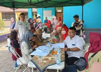 Pelayanan Adminduk di Posyandu Kelurahan Kadu Agung Kecamatan Tigaraksa. (ISTIMEWA)