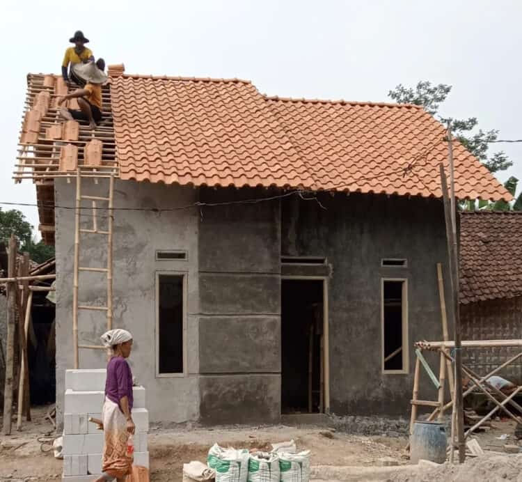 Salah satu Rumah Tidak Layak Huni (RTLH), milik warga di Kecamatan Padarincang, Kabupaten Serang, dalam proses pembangunan. (ISTIMEWA)