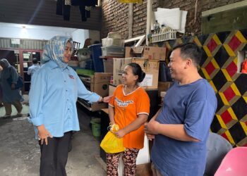 TKD Provinsi Banten, kampanyekan pasangan Capres - Cawapres Nomor 2 Prabowo - Gibran, secara door to door, Selasa (28/11/2023).