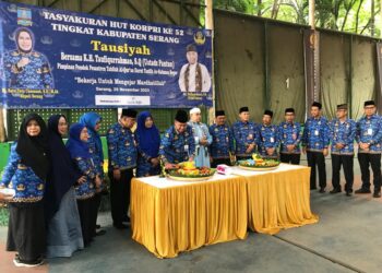 Anggota Korpri Kabupaten Serang, merayakan HUT ke 52 di lapangan tennis indoor Pemkab Serang, Rabu (29/11/2023). (SIDIK/SATELITNEWS.COM)