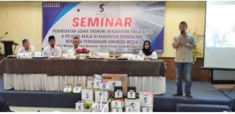 Suasana Seminar Peningkatan Usaha Ekonomi Kerakyatan Era Digital dan Peluang Kerja, Minggu (5/11/2023). (MARDIANA/SATELITNEWS.COM)