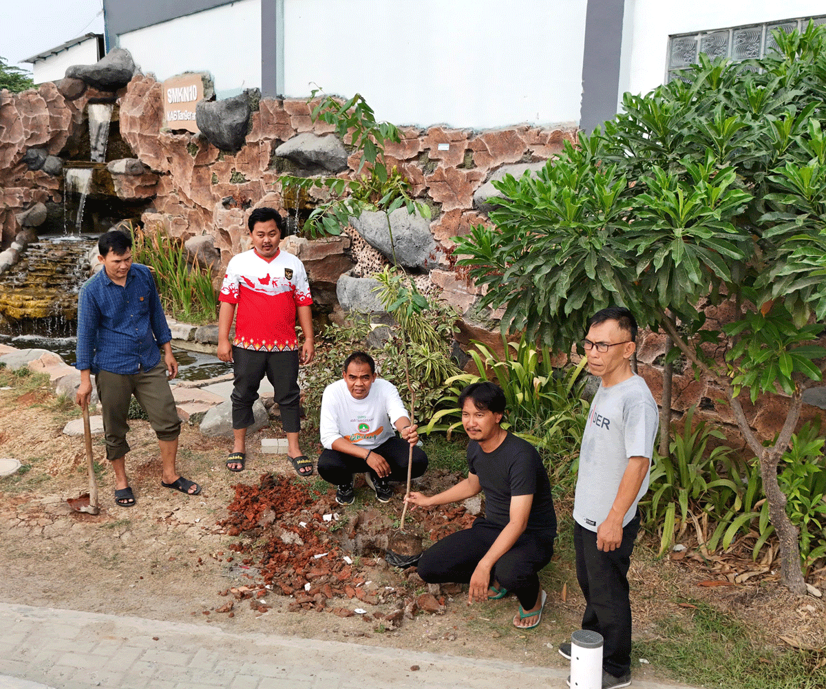 SMKN 10 Kabupaten Tangerang Gelar Aksi Penghijauan dan Kebersihan Sekolah