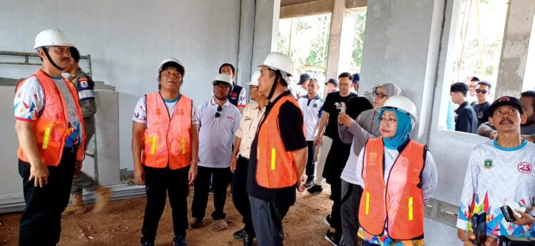Pj Gubernur Banten, Pj Sekda Banten dan jajarannya meninjau pembangunan di wilayah Banten, beberapa waktu lalu. (ISTIMEWA)
