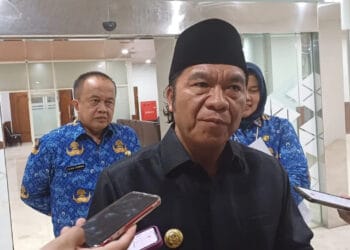 Provinsi Banten Pj Gubernur Banten Al Muktabar, saat di wawancara. (ISTIMEWA)