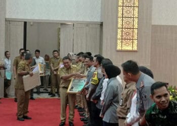 Suasana kegiatan penyerahan DIPA dan DATD, TA 2024 kepada pimpinan Instansi Vertikal dan Kepala Daerah di lingkungan Pemprov Banten, di Pendopo Gubernur Banten, KP3B, Kota Serang, Banten, Senin (11/12/2023). (LUTHFI/SATELITNEWS)
