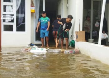Tanggul Kali Ciledug Rembes, Perumahan Namara Pamulang Terendam Air