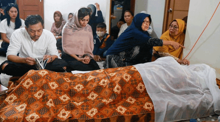 Ibunda Jeje Govinda Meninggal, Keluarga Raffi Ahmad dan Nagita Slavina Turut Melayat