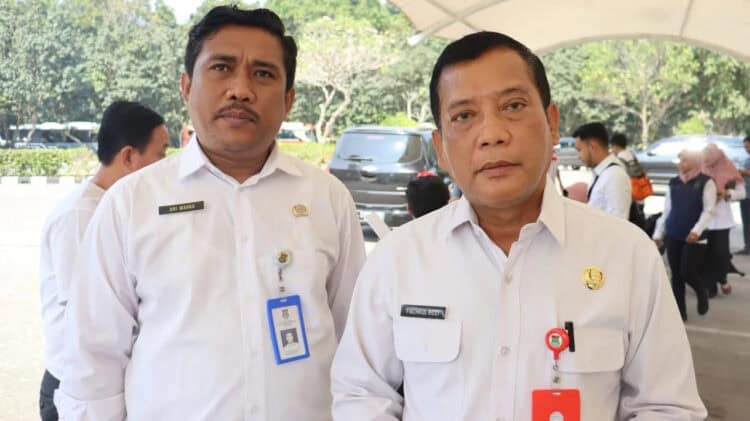 DIWAWANCARAI: Kepala Dinas Lingkungan Hidup dan Kebersihan (DLHK) Kabupaten Tangerang, Fahrul Rozi saat diwawancarai. (ALFIAN HERIANTO)
