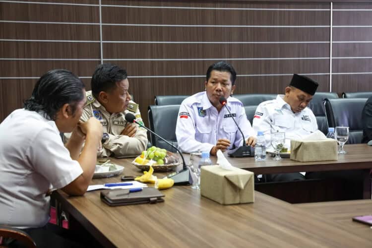 Pj Gubernur Banten Al Muktabar, petakan penggunaan Bankeu Desa, dengan menggelar koordinasi bersama Apdesi Banten. (ISTIMEWA)