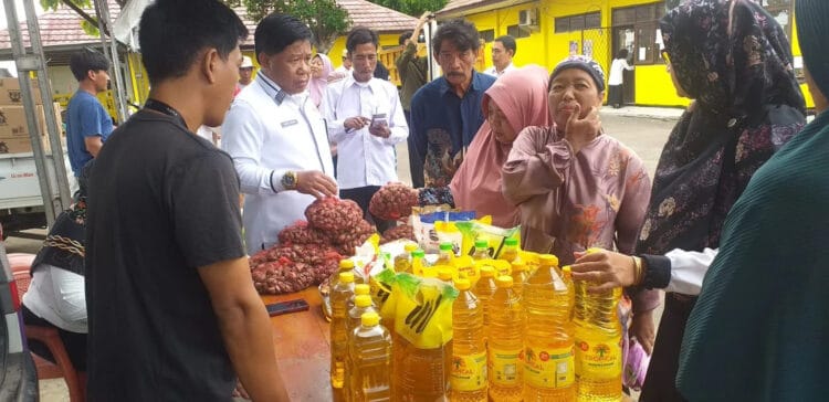 Diskoumperindag Kabupaten Serang gelar Operasi Pasar. (SIDIK/SATELITNEWS.COM)