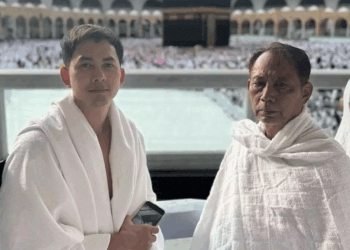 Selama Ini Tak Akur, Kini Kiki Farrel Umrah Bareng Bersama Ayahnya