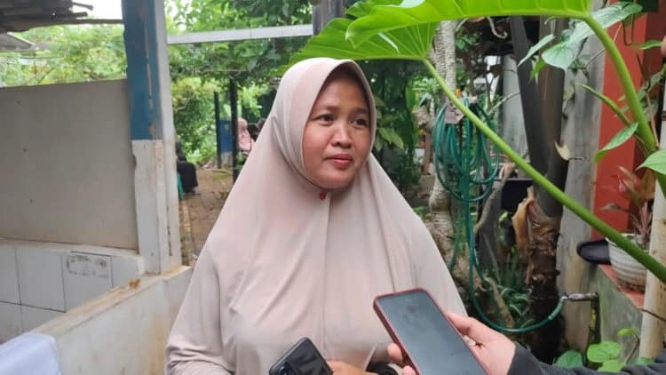 Kamar Mandi “Menggantung” Akibat Longsor, Warga Kademangan Trauma