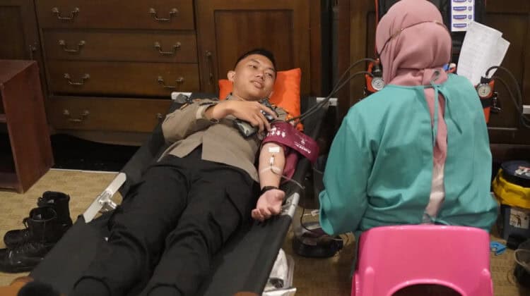 Rayakan HUT Ke 10, Hotel Santika Premiere Bintaro Gelar Donor Darah