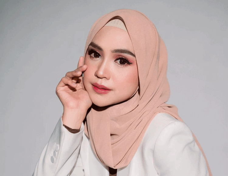 Berdoa Sambil Menangis Depan Ka’bah, Ria Ricis Tuai Cibiran Dari Netizen