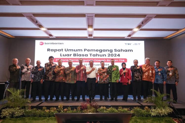 Foto bersama usai menggelar RUPS LB PT Bank Pembangunan Daerah Banten Tbk. (ISTIMEWA)