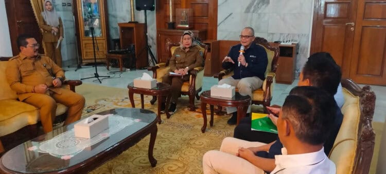 BPJS Ketenagakerjaan Kabupaten Serang, menemui Bupati Serang untuk melakukan audiensi, terkait kepesertaan pekerja non formal. (SIDIK/SATELITNEWS.COM)