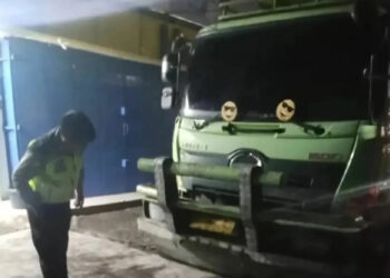 Jatuh Dari Motor, Kaki Pemuda Hancur Terlindas Truk di Ciputat