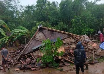 Angin Kencang Terjang 9 Kecamatan di Lebak, 45 Rumah dan 1 Kantor Desa Hancur