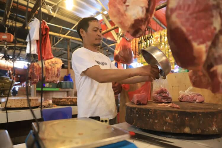 Jelang Lebaran, Penjualan Daging di Pasar Anyar Selatan Meningkat