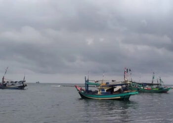 Sejumlah kapal nelayan Labuan, Kabupaten Pandeglang, sandar dan tak melaut. (ISTIMEWA)