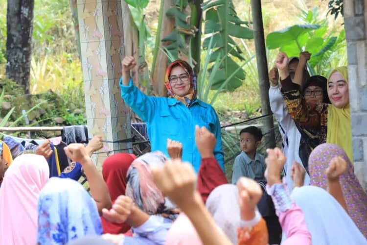 Bakal Calon Gubernur Banten, Airin Rachmi Diany, dihadapan masyarakat di Kabupaten Lebak, beberapa waktu lalu. (ISTIMEWA)