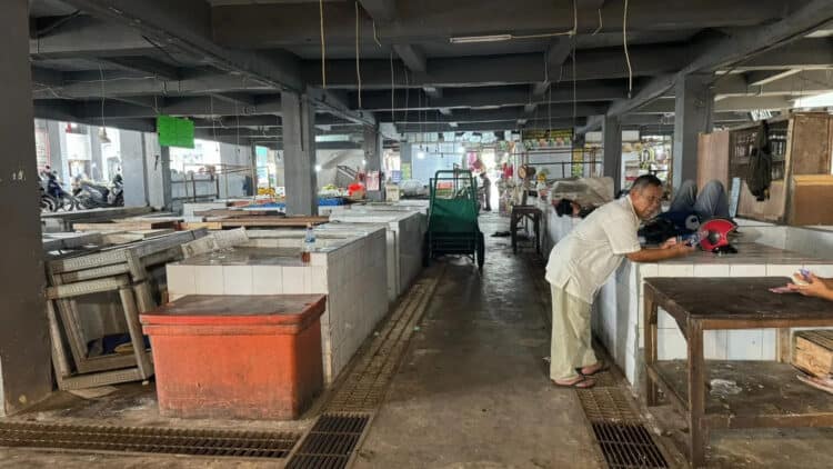 Sepekan Usai Lebaran, Aktivitas Pedagang di Pasar Ciputat Masih Sepi