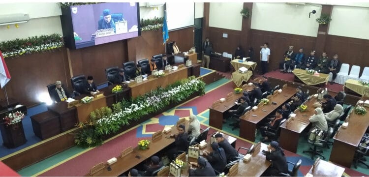 Suasana Sidang Paripurna Istimewa Hari Jadi ke 150 Kabupaten Pandeglang, Senin (1/4/2024). (MARDIANA/SATELITNEWS.COM)