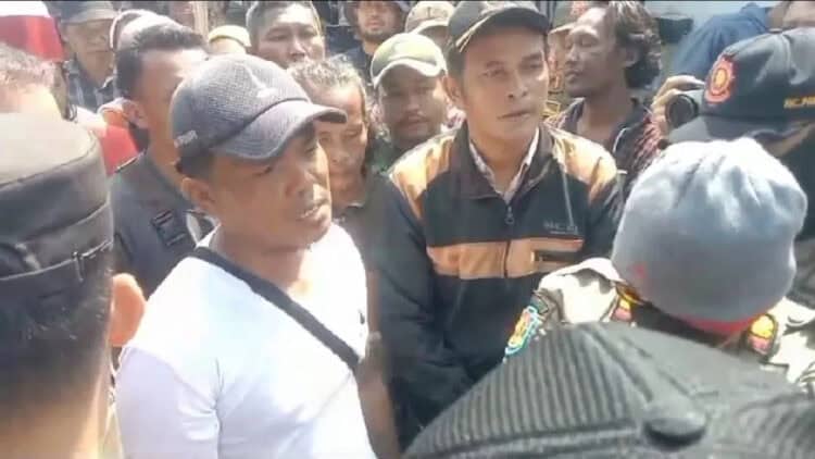 Warga Kohod Tolak Pembongkaran Bangli, Satpol PP Tunda Penertiban