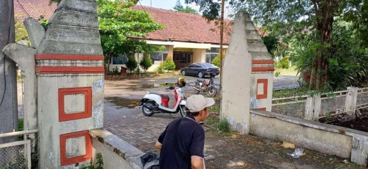 Gedung eks Dinas Perindustrian dan Perdagangan Kabupaten Serang, yang merupakan aset Pemprov Banten ini, rencananya akan dijadikan sebagai Kantor Pusat Bank Banten. Pemprov memberikan aset itu kepada BUMD Bank Banten, melalui mekanisme penyertaan modal Inbreng. (LUTHFI/SATELITNEWS.COM)