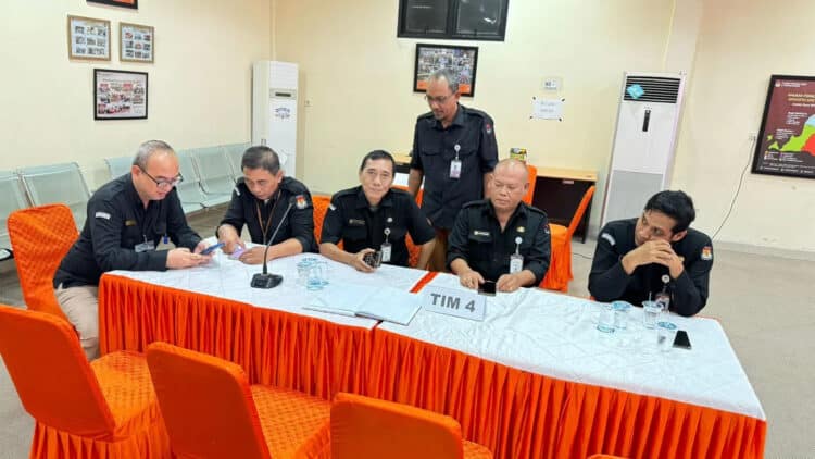Hingga hari terakhir pendaftaran peserta Pilkada di KPU Banten, tidak ada jalur perseorangan yang mendaftar. (LUTHFI/SATELITNEWS.COM)