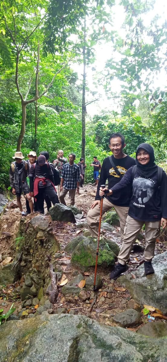 Mahasiswa UIN SMH Banten, kuliah lapang di Gunung Pulosari, Kabupaten Pandeglang. (ISTIMEWA)
