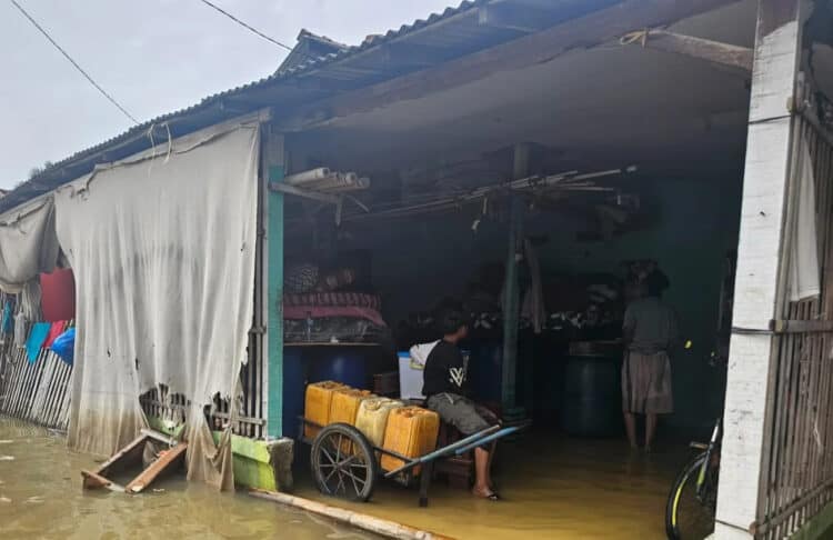 BANJIR: Situasi banjir di Desa Tanjung Burung, Kecamatan Teluknaga, akibat luapan Sungai Cisadane dan ROB. (DOK/ILUSTRASI)