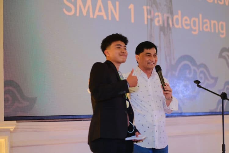 Dimyati Natakusumah hadiri acara Pelulusan SMAN 1 Pandeglang, di Aula BKPSDM Provinsi Banten, Karang Tanjung, Kabupaten Pandeglang, Sabtu (8/6/2024). (ISTIMEWA)