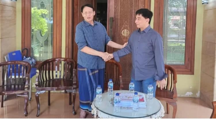 Dimyati Natakusumah bersilaturahmi dengan Ketua DPW Partai NasDem Banten, Wahidin Halim (WH), Kamis (6/6/2024). (ISTIMEWA)