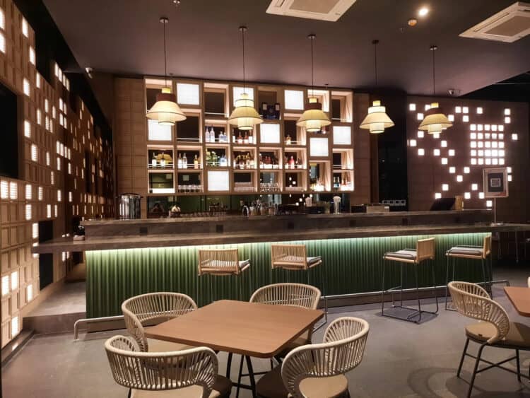 Pesona Salute Bar & Lounge, Rooftop Bar Lantai 12