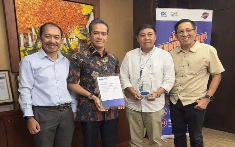 Kiri-kanan: Feriwan Sinatra (Direktur PT ABM Investama Tbk.), Yul F. Rusli (Direktur CK), Meidi Wibowo (President Director CK), Haris Mustarto (Direktur PT ABM Investama Tbk).